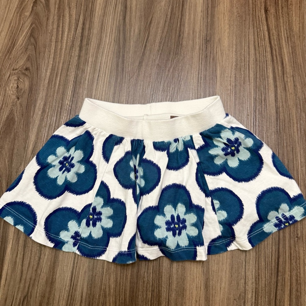 Tea Collection todder size 2 Blue and White Floral Skirt skort build in short